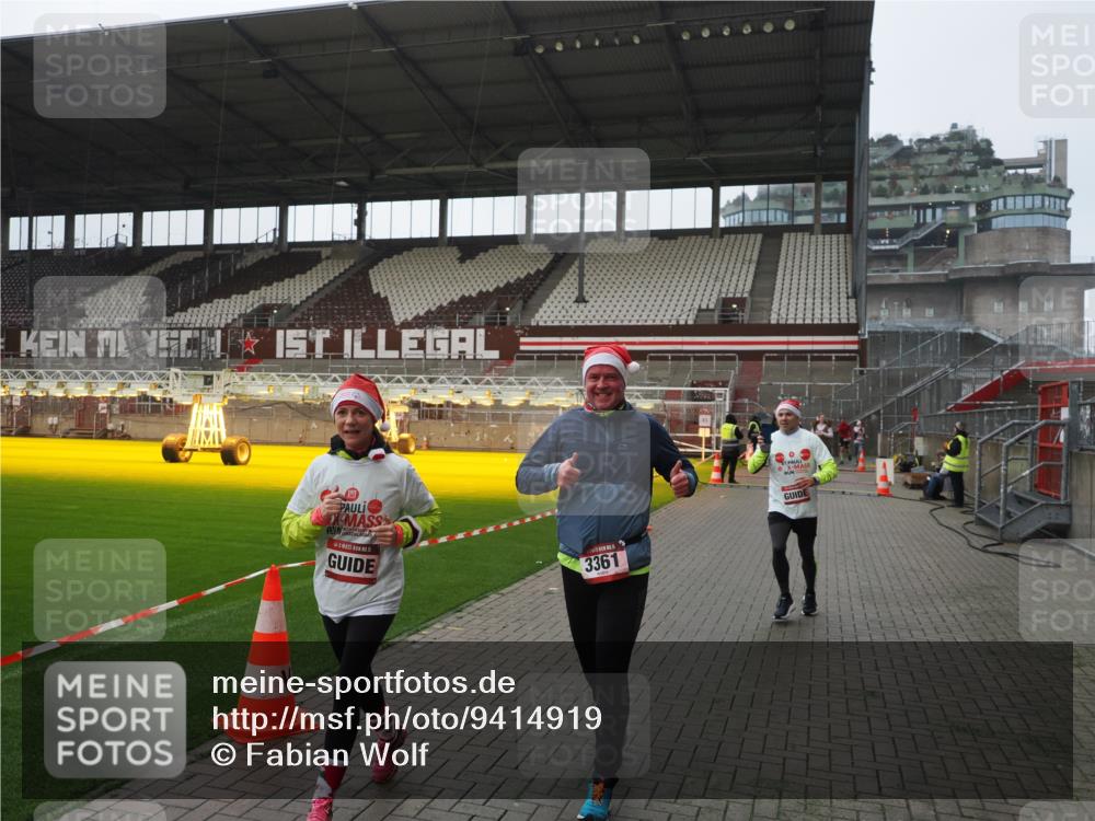 07.12.2025 - St. Pauli X-Mass-Run No. 15 Fabian Wolf http://msf.ph/oto/9414919 07.12.2025 11:24:10 Ziel 813, 2386, 2388, 2814, 3361, 4840, 4841 meine-sportfotos.de