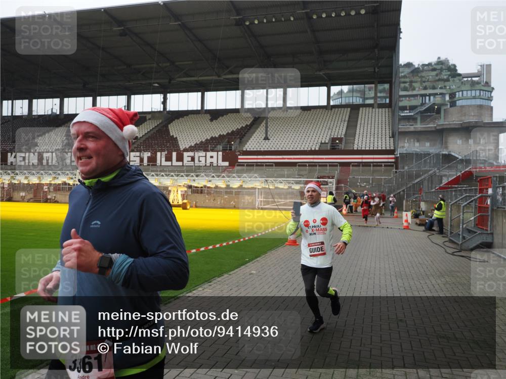 07.12.2025 - St. Pauli X-Mass-Run No. 15 Fabian Wolf http://msf.ph/oto/9414936 07.12.2025 11:24:11 Ziel 813, 2386, 2388, 2814, 3361, 4840, 4841 meine-sportfotos.de