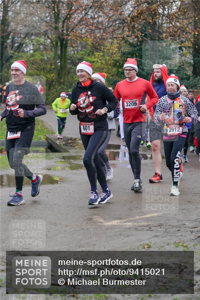 07.12.2025 - St. Pauli X-Mass-Run No. 15 Michael Burmester http://msf.ph/oto/9415021 07.12.2025 10:06:17 Laufen 594, 15, 601, 3209, 2912 meine-sportfotos.de
