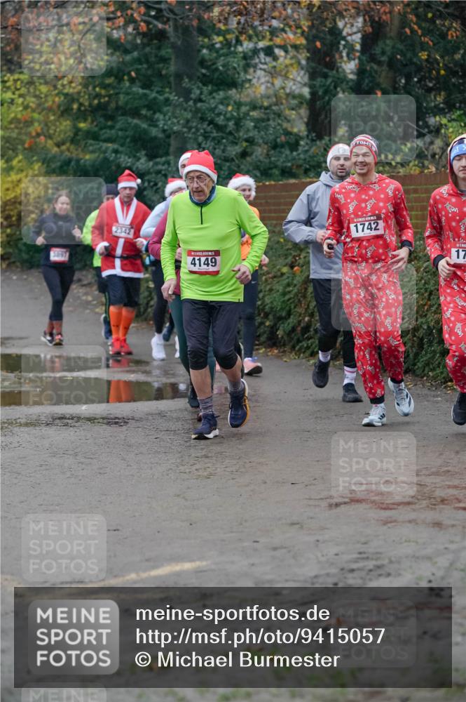07.12.2025 - St. Pauli X-Mass-Run No. 15 Michael Burmester http://msf.ph/oto/9415057 07.12.2025 10:06:32 Laufen 3897, 2342, 4149, 1742, 17 meine-sportfotos.de