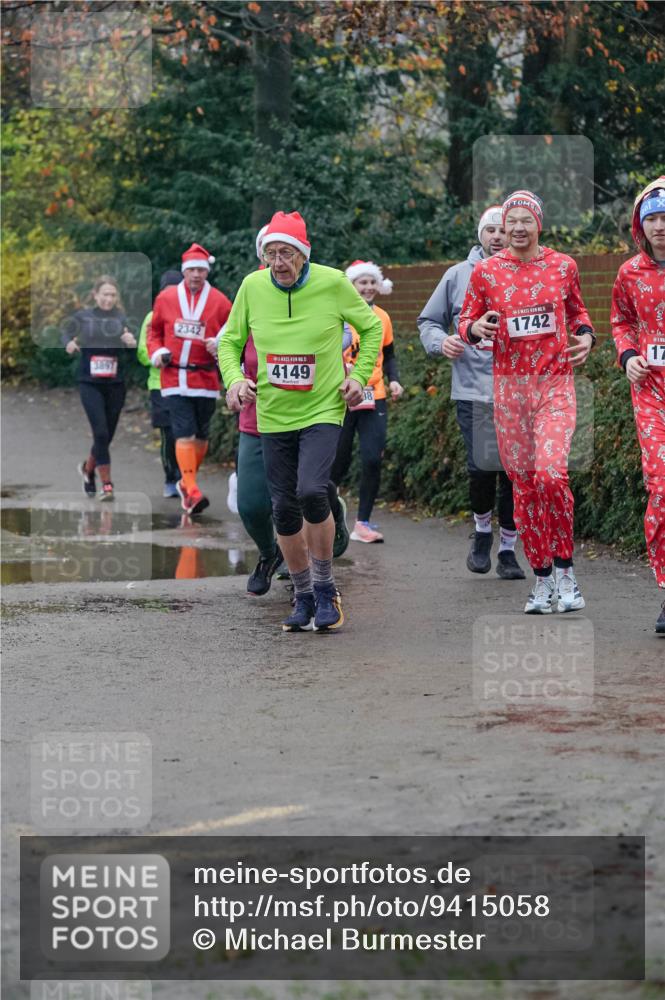 07.12.2025 - St. Pauli X-Mass-Run No. 15 Michael Burmester http://msf.ph/oto/9415058 07.12.2025 10:06:32 Laufen 3897, 2342, 15, 4149, 38, 1742, 17 meine-sportfotos.de