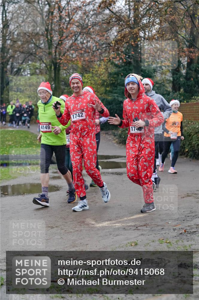 07.12.2025 - St. Pauli X-Mass-Run No. 15 Michael Burmester http://msf.ph/oto/9415068 07.12.2025 10:06:34 Laufen 4149, 15, 1742, 30, 174, 998 meine-sportfotos.de