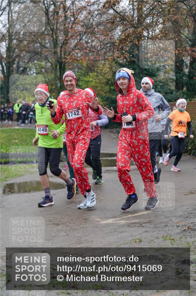 07.12.2025 - St. Pauli X-Mass-Run No. 15 Michael Burmester http://msf.ph/oto/9415069 07.12.2025 10:06:34 Laufen 4149, 1, 15, 1742, 99 meine-sportfotos.de