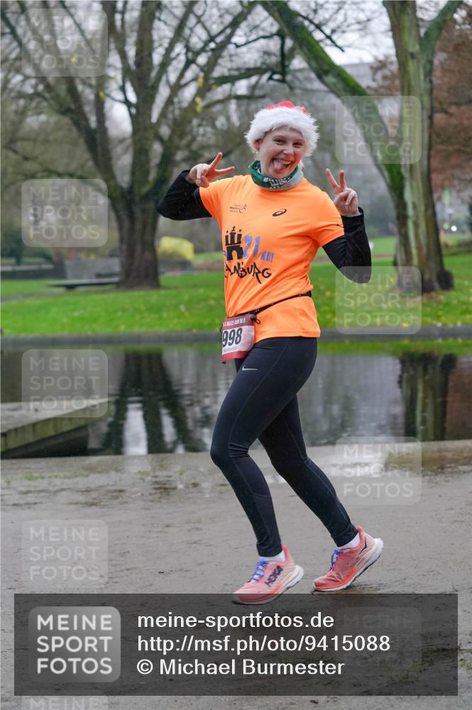 07.12.2025 - St. Pauli X-Mass-Run No. 15 Michael Burmester http://msf.ph/oto/9415088 07.12.2025 10:06:39 Laufen 5, 998 meine-sportfotos.de