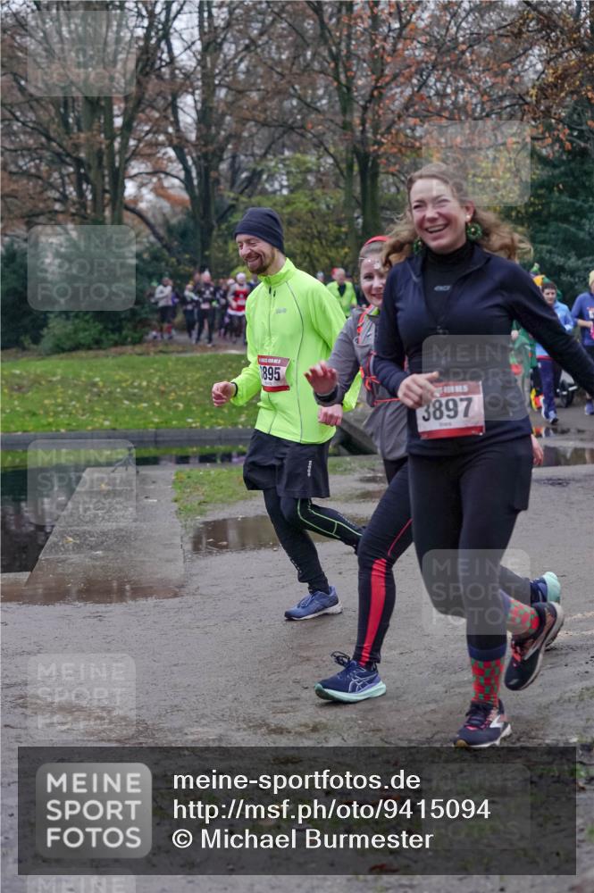 07.12.2025 - St. Pauli X-Mass-Run No. 15 Michael Burmester http://msf.ph/oto/9415094 07.12.2025 10:06:41 Laufen 5, 1895, 3897 meine-sportfotos.de