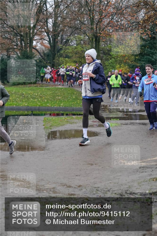 07.12.2025 - St. Pauli X-Mass-Run No. 15 Michael Burmester http://msf.ph/oto/9415112 07.12.2025 10:06:45 Laufen 4064, 701, 2725, 1944 meine-sportfotos.de