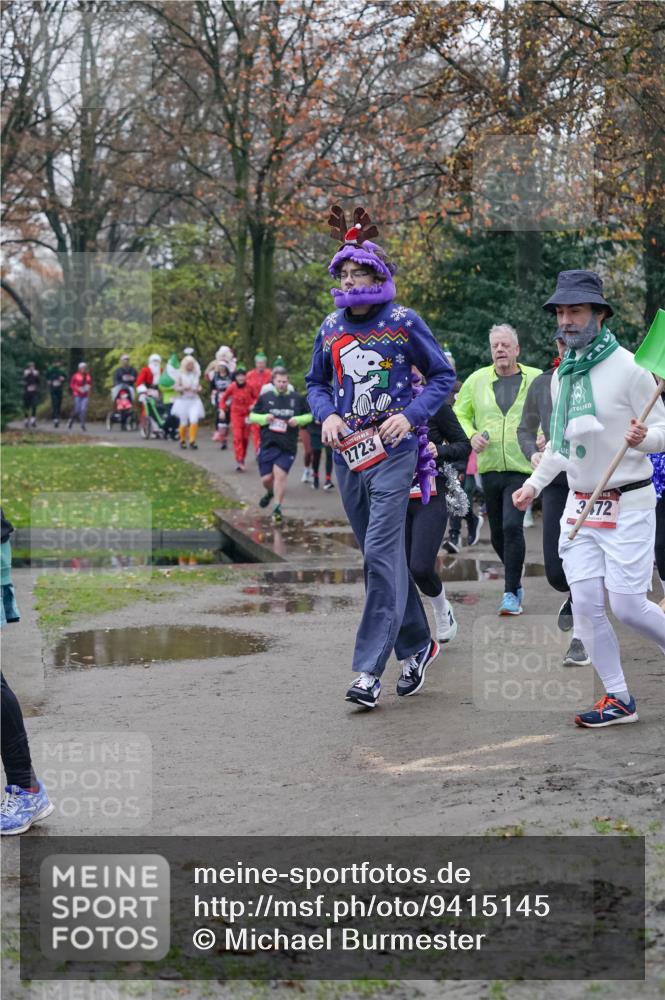 07.12.2025 - St. Pauli X-Mass-Run No. 15 Michael Burmester http://msf.ph/oto/9415145 07.12.2025 10:06:52 Laufen 2723, 3, 72 meine-sportfotos.de