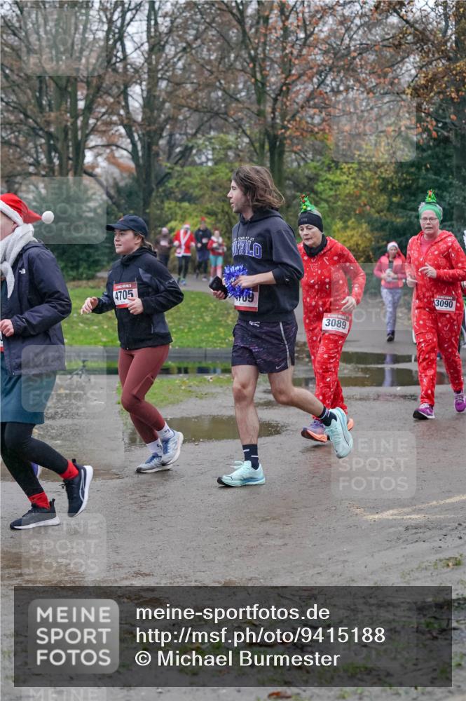 07.12.2025 - St. Pauli X-Mass-Run No. 15 Michael Burmester http://msf.ph/oto/9415188 07.12.2025 10:07:04 Laufen 4705, 9409, 3089, 3090 meine-sportfotos.de