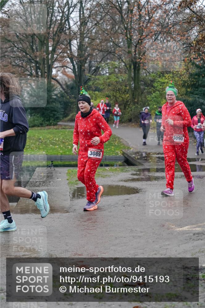 07.12.2025 - St. Pauli X-Mass-Run No. 15 Michael Burmester http://msf.ph/oto/9415193 07.12.2025 10:07:05 Laufen 3089, 3090 meine-sportfotos.de