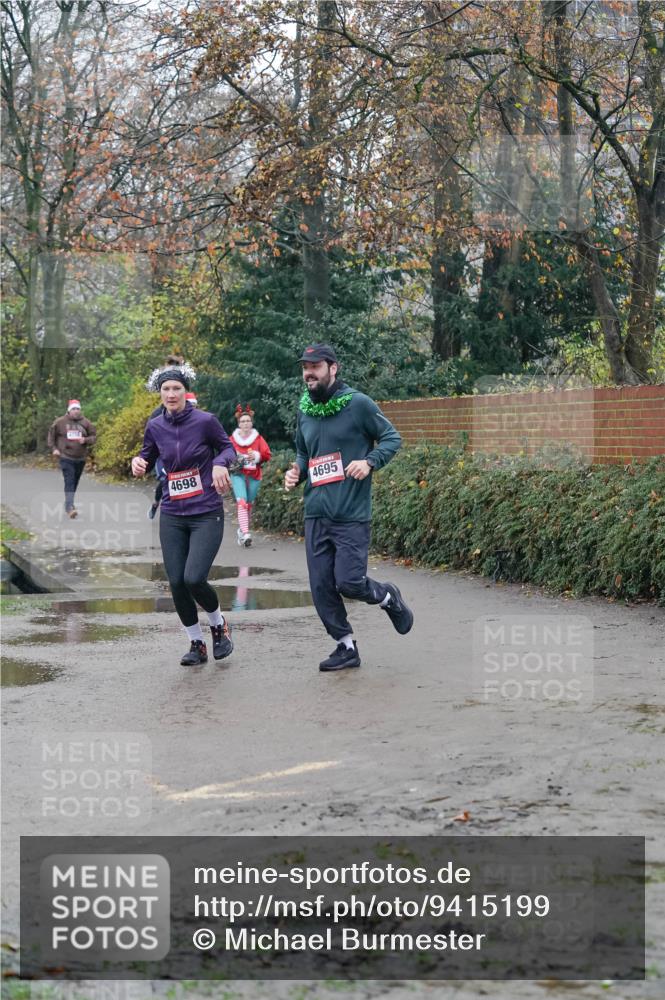 07.12.2025 - St. Pauli X-Mass-Run No. 15 Michael Burmester http://msf.ph/oto/9415199 07.12.2025 10:07:13 Laufen 4698, 4695 meine-sportfotos.de