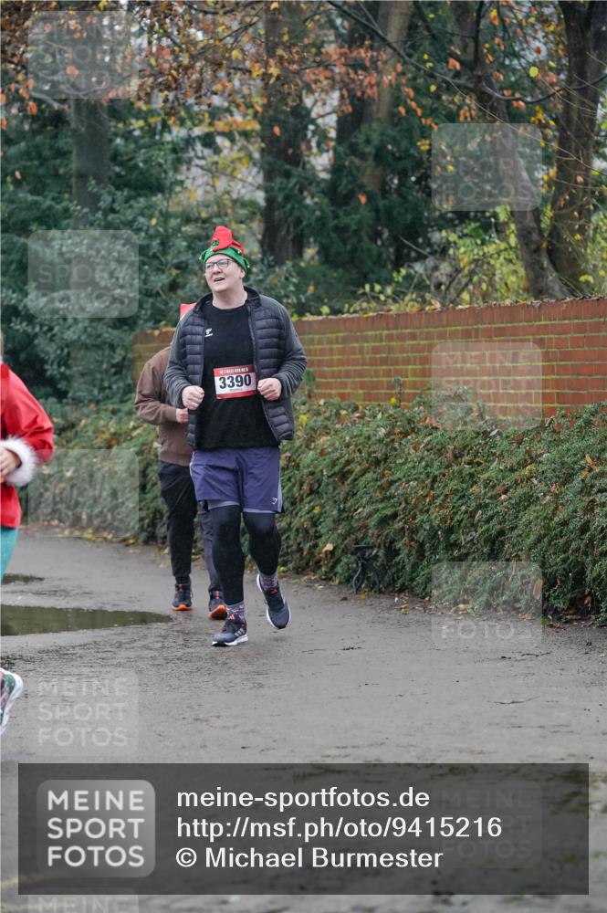 07.12.2025 - St. Pauli X-Mass-Run No. 15 Michael Burmester http://msf.ph/oto/9415216 07.12.2025 10:07:20 Laufen 3390 meine-sportfotos.de