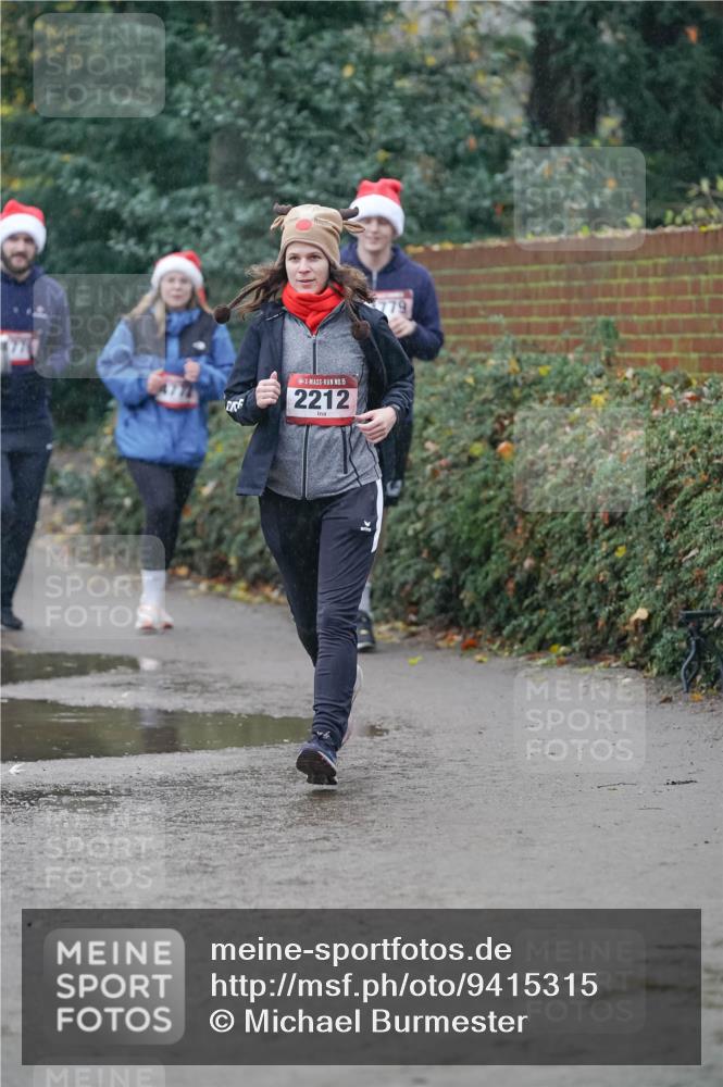 07.12.2025 - St. Pauli X-Mass-Run No. 15 Michael Burmester http://msf.ph/oto/9415315 07.12.2025 10:08:18 Laufen 15, 2212, 779 meine-sportfotos.de