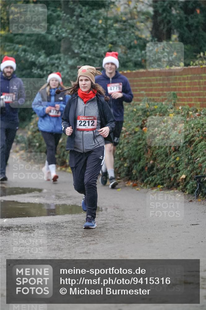 07.12.2025 - St. Pauli X-Mass-Run No. 15 Michael Burmester http://msf.ph/oto/9415316 07.12.2025 10:08:18 Laufen 15, 2212, 4779 meine-sportfotos.de