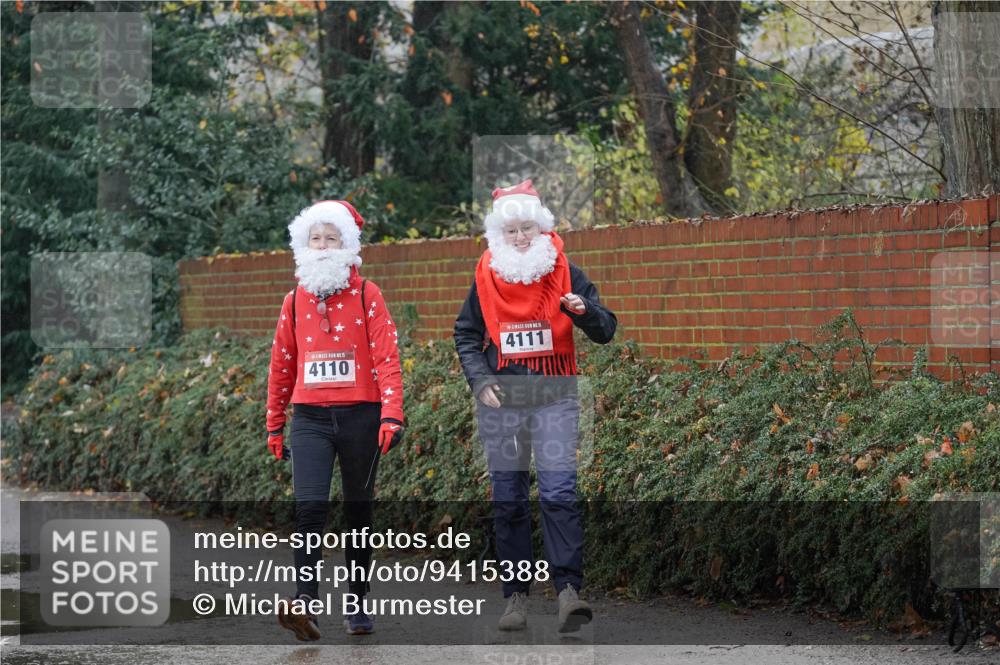 07.12.2025 - St. Pauli X-Mass-Run No. 15 Michael Burmester http://msf.ph/oto/9415388 07.12.2025 10:11:36 Laufen 4110, 5, 4111 meine-sportfotos.de