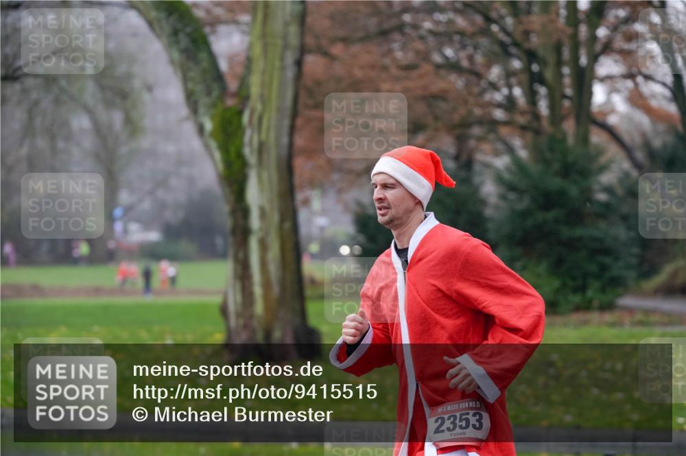 07.12.2025 - St. Pauli X-Mass-Run No. 15 Michael Burmester http://msf.ph/oto/9415515 07.12.2025 10:19:11 Laufen 15, 2353 meine-sportfotos.de