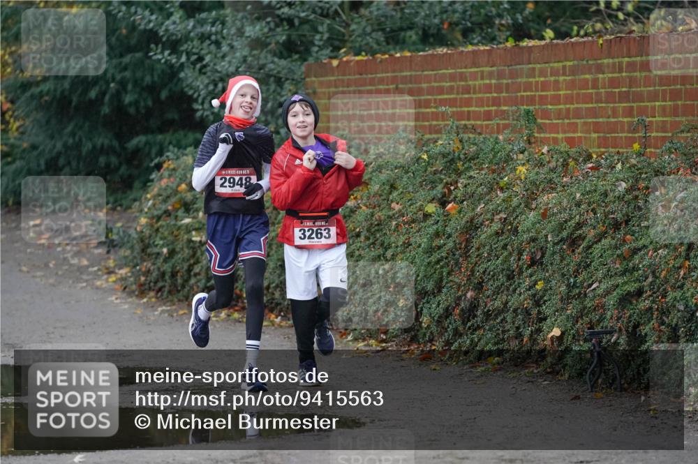 07.12.2025 - St. Pauli X-Mass-Run No. 15 Michael Burmester http://msf.ph/oto/9415563 07.12.2025 10:19:39 Laufen 15, 2948, 3263 meine-sportfotos.de
