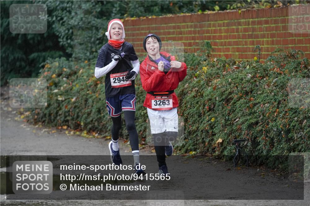 07.12.2025 - St. Pauli X-Mass-Run No. 15 Michael Burmester http://msf.ph/oto/9415565 07.12.2025 10:19:39 Laufen 2948, 3263 meine-sportfotos.de