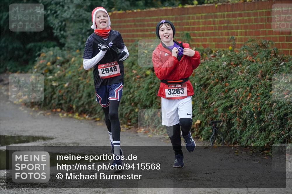 07.12.2025 - St. Pauli X-Mass-Run No. 15 Michael Burmester http://msf.ph/oto/9415568 07.12.2025 10:19:40 Laufen 15, 2948, 3263 meine-sportfotos.de