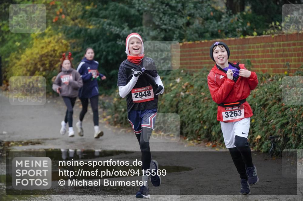 07.12.2025 - St. Pauli X-Mass-Run No. 15 Michael Burmester http://msf.ph/oto/9415569 07.12.2025 10:19:41 Laufen 15, 2948, 3263 meine-sportfotos.de