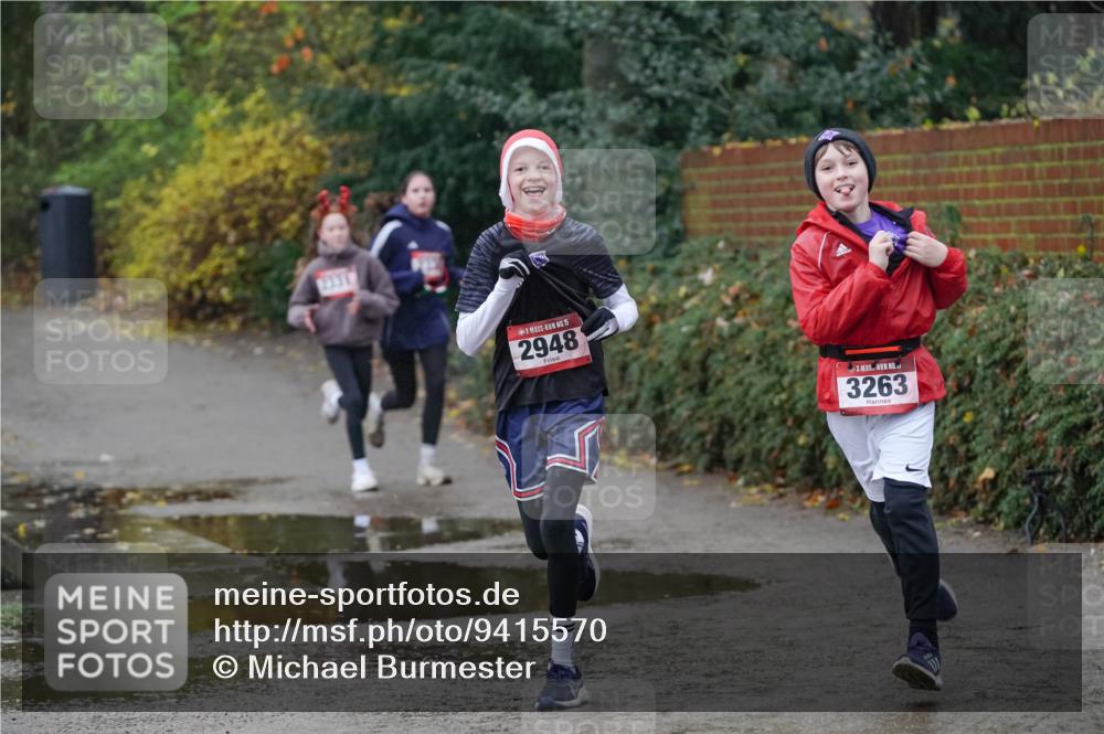 07.12.2025 - St. Pauli X-Mass-Run No. 15 Michael Burmester http://msf.ph/oto/9415570 07.12.2025 10:19:41 Laufen 331, 15, 2948, 3263 meine-sportfotos.de