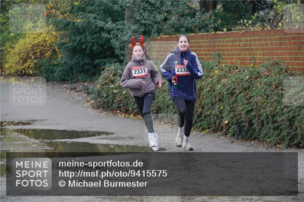 07.12.2025 - St. Pauli X-Mass-Run No. 15 Michael Burmester http://msf.ph/oto/9415575 07.12.2025 10:19:43 Laufen 2331, 2330 meine-sportfotos.de