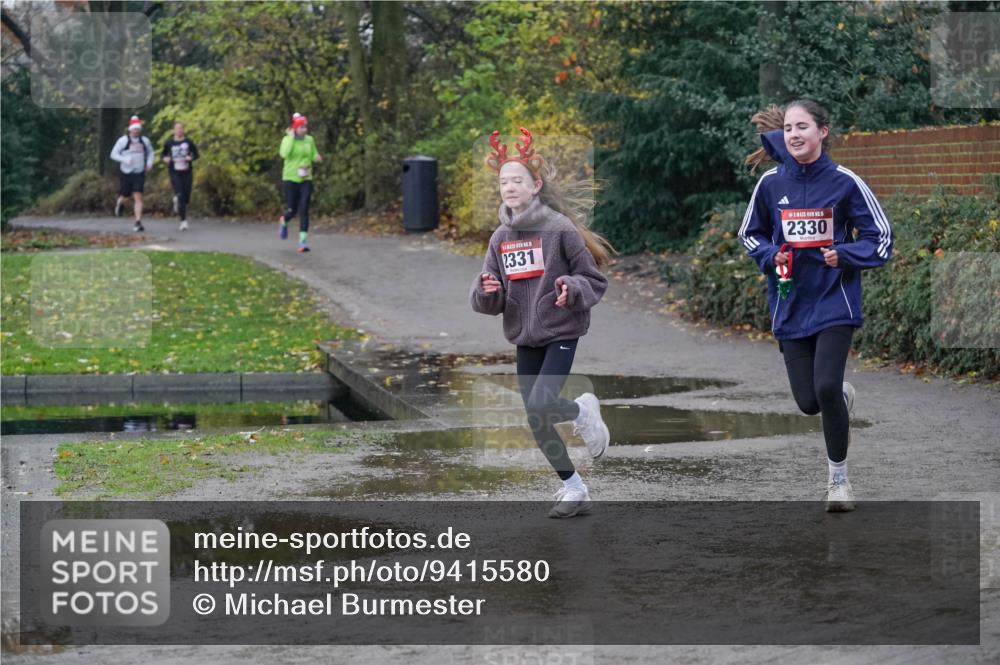 07.12.2025 - St. Pauli X-Mass-Run No. 15 Michael Burmester http://msf.ph/oto/9415580 07.12.2025 10:19:44 Laufen 2331, 2330 meine-sportfotos.de
