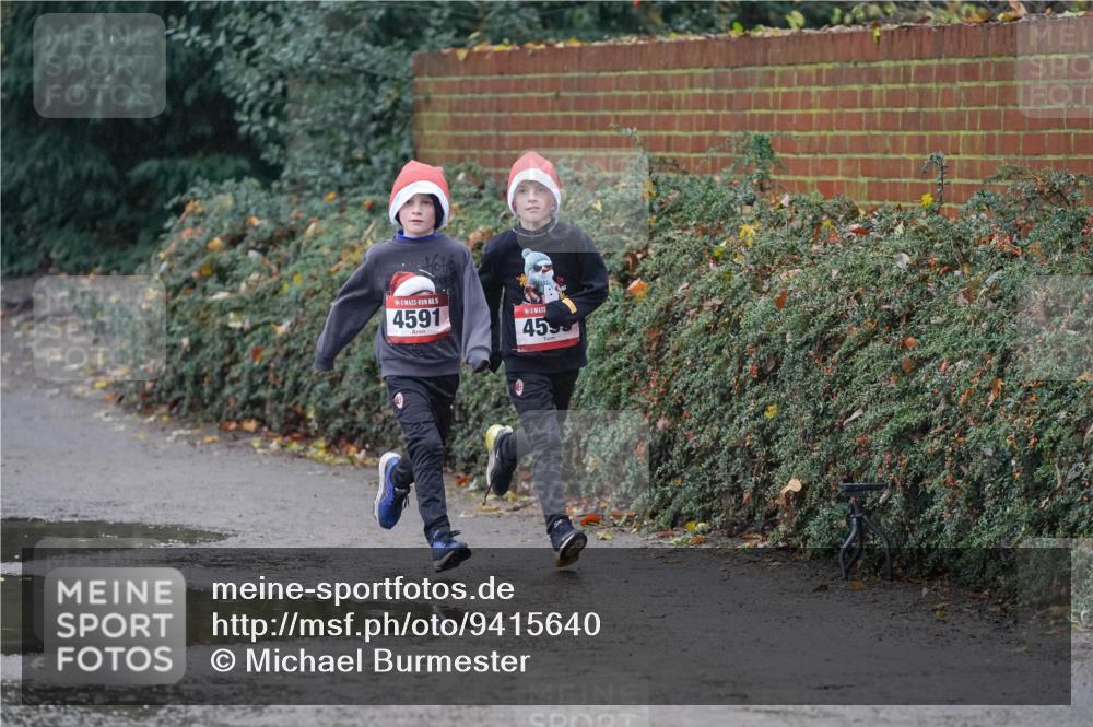07.12.2025 - St. Pauli X-Mass-Run No. 15 Michael Burmester http://msf.ph/oto/9415640 07.12.2025 10:20:20 Laufen 5, 4591, 4555 meine-sportfotos.de