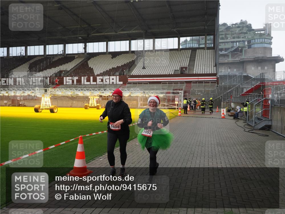 07.12.2025 - St. Pauli X-Mass-Run No. 15 Fabian Wolf http://msf.ph/oto/9415675 07.12.2025 11:05:17 Ziel 200, 201, 434, 889, 1152, 1492, 1600, 1630 meine-sportfotos.de