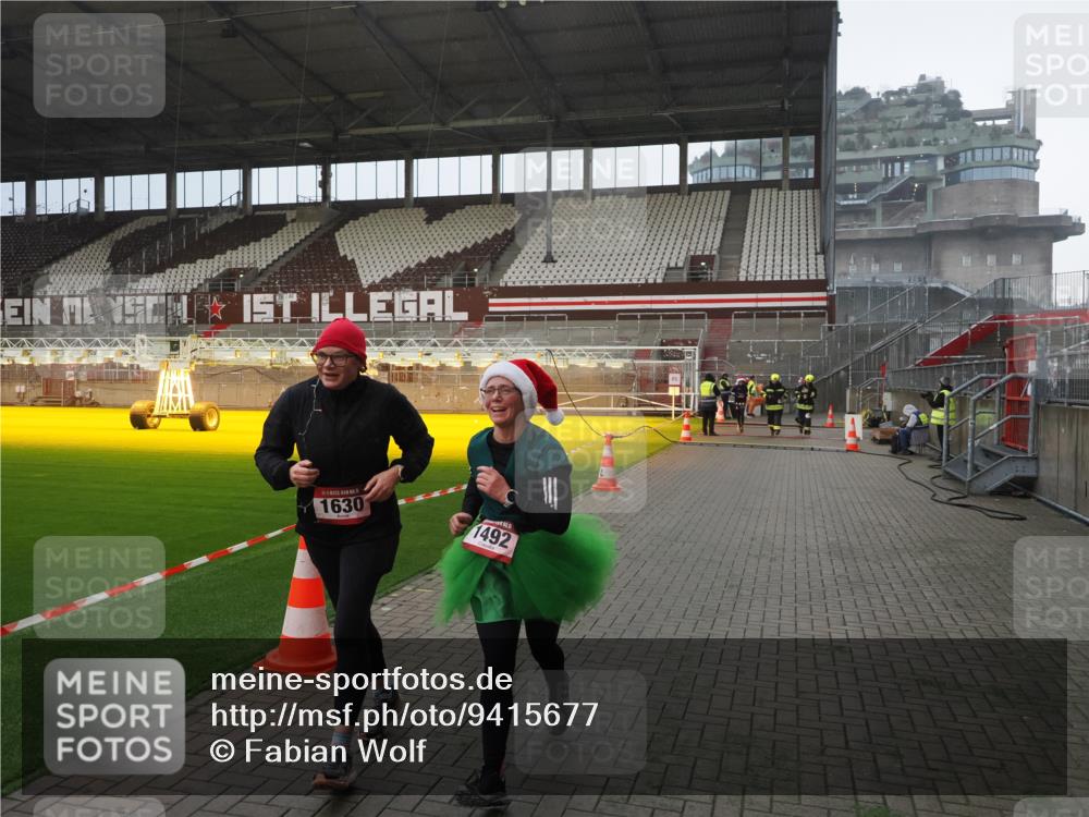 07.12.2025 - St. Pauli X-Mass-Run No. 15 Fabian Wolf http://msf.ph/oto/9415677 07.12.2025 11:05:17 Ziel 200, 201, 434, 889, 1152, 1492, 1600, 1630 meine-sportfotos.de