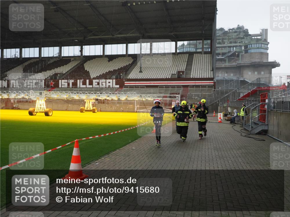 07.12.2025 - St. Pauli X-Mass-Run No. 15 Fabian Wolf http://msf.ph/oto/9415680 07.12.2025 11:05:24 Ziel 434, 1311, 1492, 1600, 1630 meine-sportfotos.de