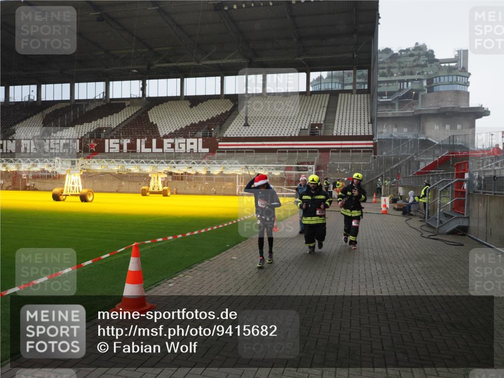 07.12.2025 - St. Pauli X-Mass-Run No. 15 Fabian Wolf http://msf.ph/oto/9415682 07.12.2025 11:05:24 Ziel 434, 1311, 1492, 1600, 1630 meine-sportfotos.de