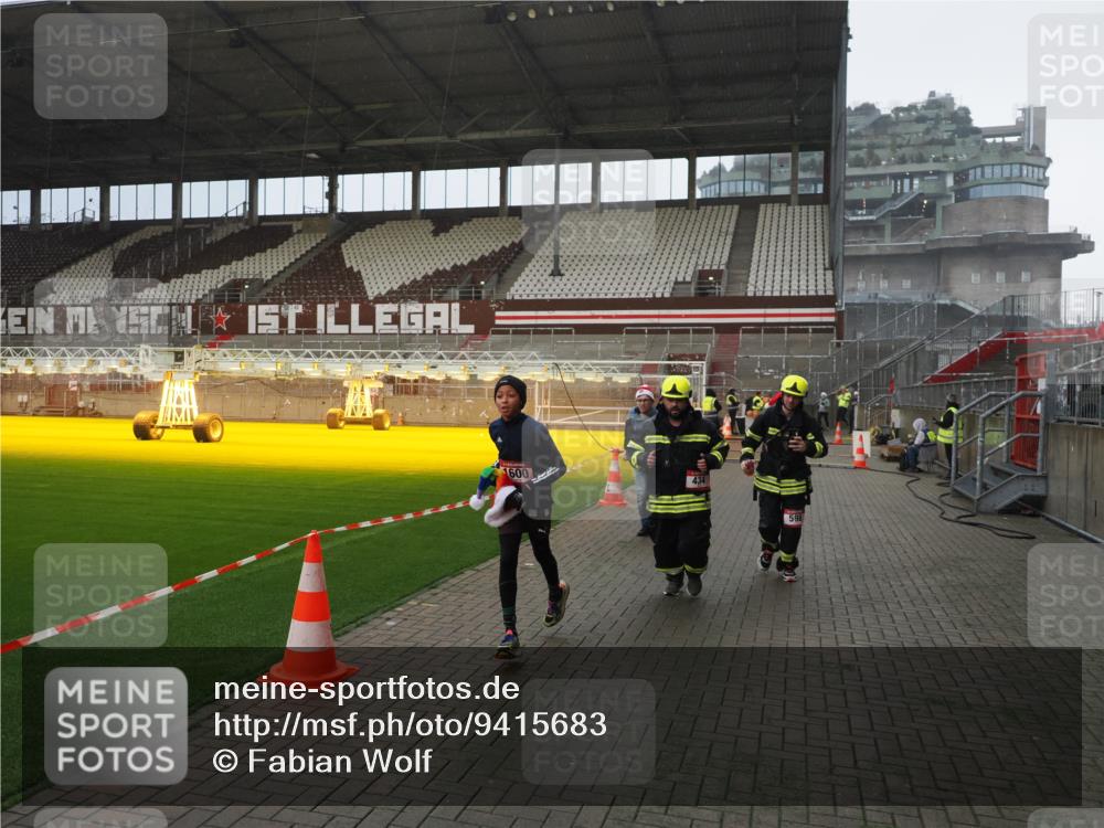 07.12.2025 - St. Pauli X-Mass-Run No. 15 Fabian Wolf http://msf.ph/oto/9415683 07.12.2025 11:05:25 Ziel 434, 1311, 1492, 1600, 1630 meine-sportfotos.de
