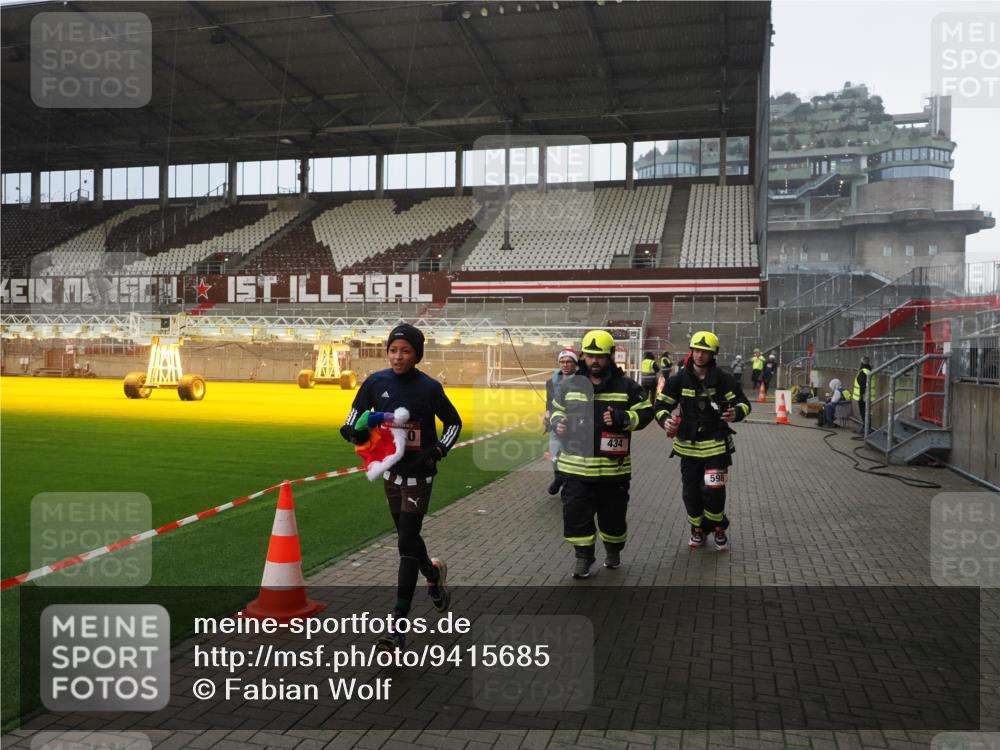 07.12.2025 - St. Pauli X-Mass-Run No. 15 Fabian Wolf http://msf.ph/oto/9415685 07.12.2025 11:05:26 Ziel 434, 1311, 1492, 1600, 1630 meine-sportfotos.de