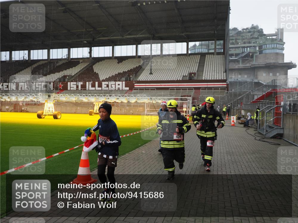 07.12.2025 - St. Pauli X-Mass-Run No. 15 Fabian Wolf http://msf.ph/oto/9415686 07.12.2025 11:05:26 Ziel 434, 1311, 1492, 1600, 1630 meine-sportfotos.de