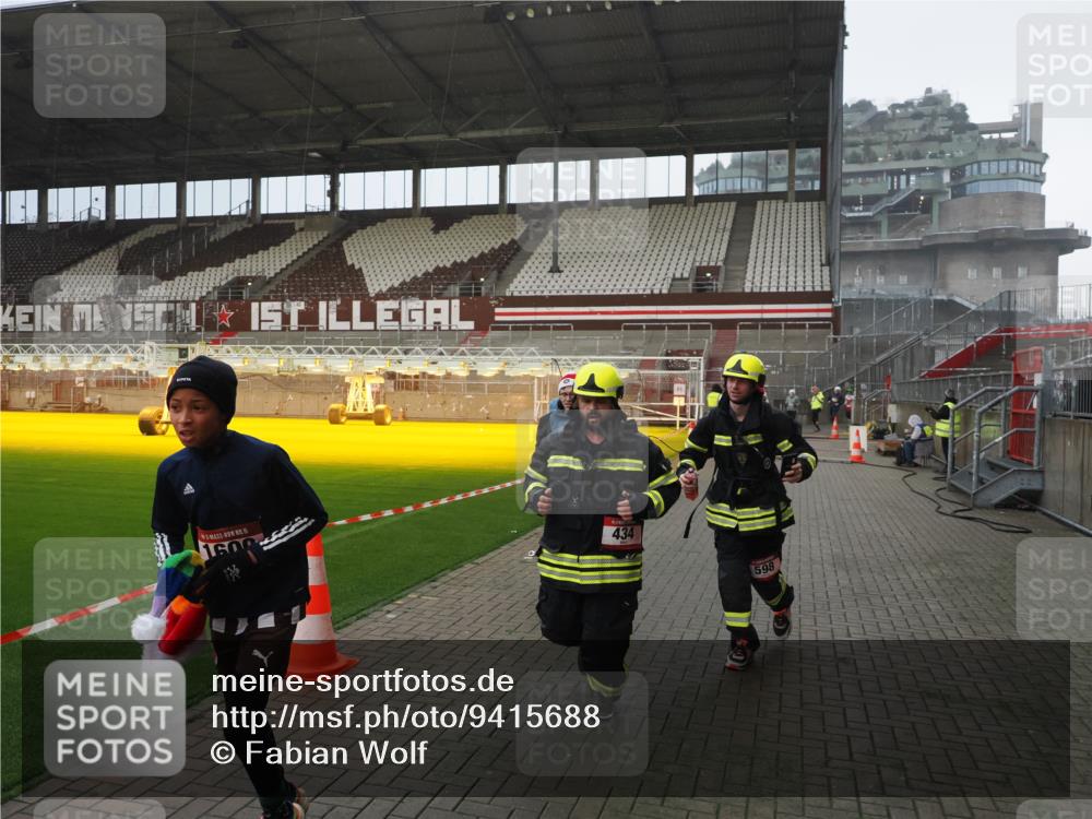 07.12.2025 - St. Pauli X-Mass-Run No. 15 Fabian Wolf http://msf.ph/oto/9415688 07.12.2025 11:05:26 Ziel 434, 1311, 1492, 1600, 1630 meine-sportfotos.de