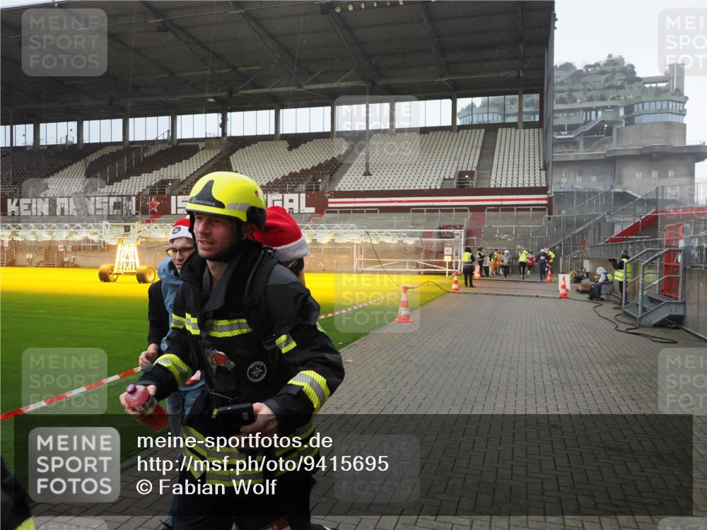 07.12.2025 - St. Pauli X-Mass-Run No. 15 Fabian Wolf http://msf.ph/oto/9415695 07.12.2025 11:05:28 Ziel 434, 1311, 1492, 1600, 1630 meine-sportfotos.de