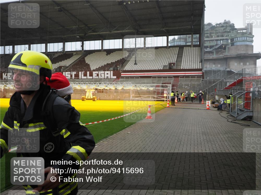 07.12.2025 - St. Pauli X-Mass-Run No. 15 Fabian Wolf http://msf.ph/oto/9415696 07.12.2025 11:05:28 Ziel 434, 1311, 1492, 1600, 1630 meine-sportfotos.de