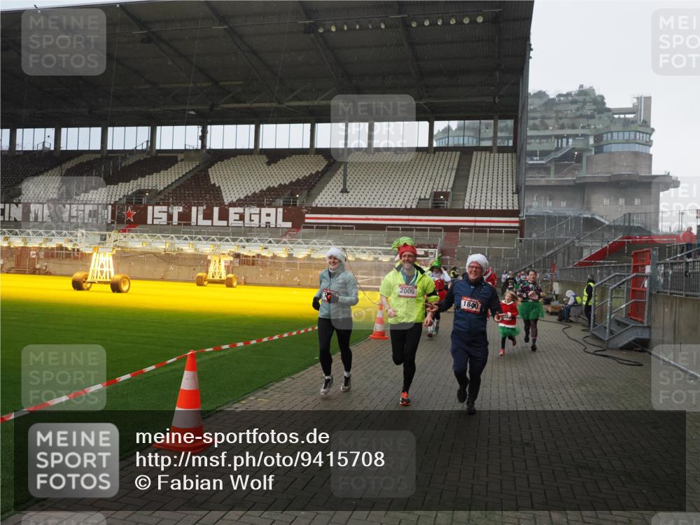 07.12.2025 - St. Pauli X-Mass-Run No. 15 Fabian Wolf http://msf.ph/oto/9415708 07.12.2025 11:05:37 Ziel 199, 434, 831, 1046, 1049, 1311, 1600, 1840, 1841, 2006, 2884 meine-sportfotos.de
