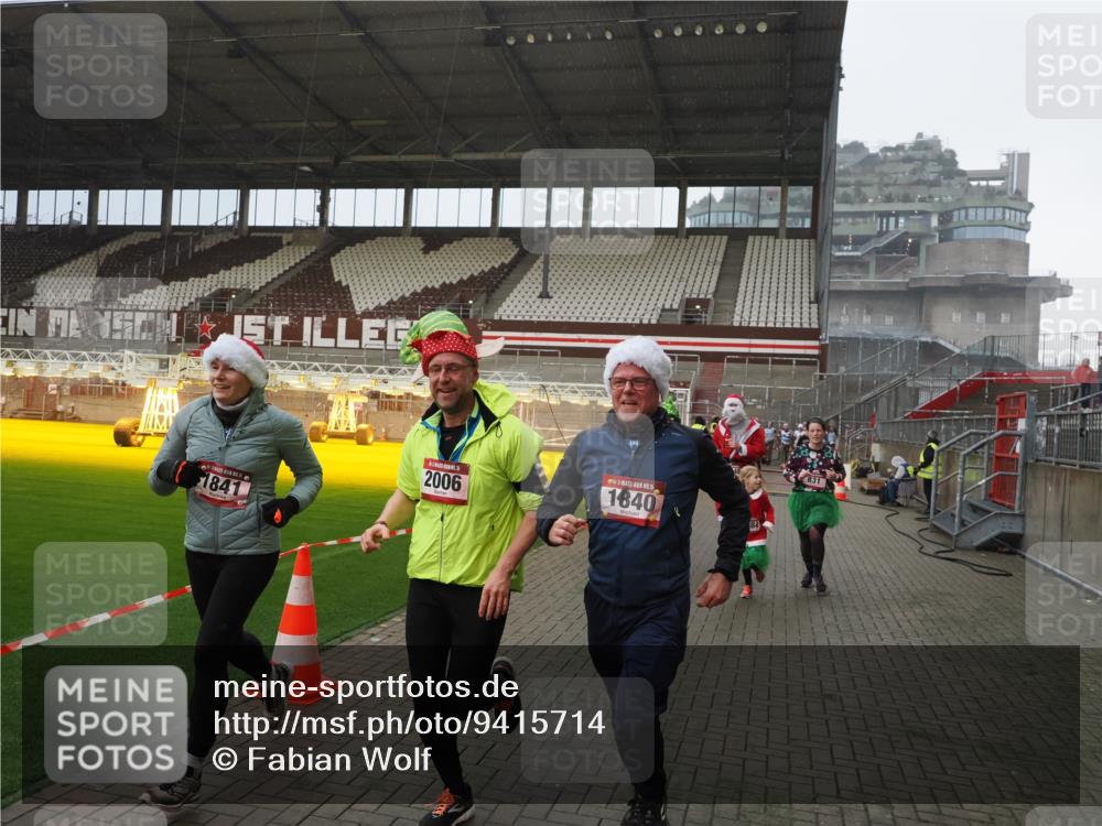 07.12.2025 - St. Pauli X-Mass-Run No. 15 Fabian Wolf http://msf.ph/oto/9415714 07.12.2025 11:05:38 Ziel 199, 831, 1046, 1049, 1311, 1840, 1841, 2006, 2884 meine-sportfotos.de