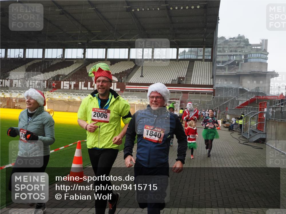 07.12.2025 - St. Pauli X-Mass-Run No. 15 Fabian Wolf http://msf.ph/oto/9415715 07.12.2025 11:05:38 Ziel 199, 831, 1046, 1049, 1311, 1840, 1841, 2006, 2884 meine-sportfotos.de