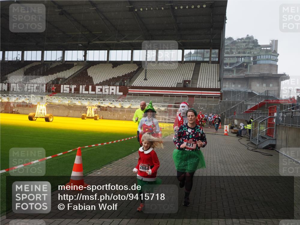 07.12.2025 - St. Pauli X-Mass-Run No. 15 Fabian Wolf http://msf.ph/oto/9415718 07.12.2025 11:05:40 Ziel 199, 831, 1046, 1049, 1196, 1311, 1840, 1841, 2006, 2254, 2884 meine-sportfotos.de