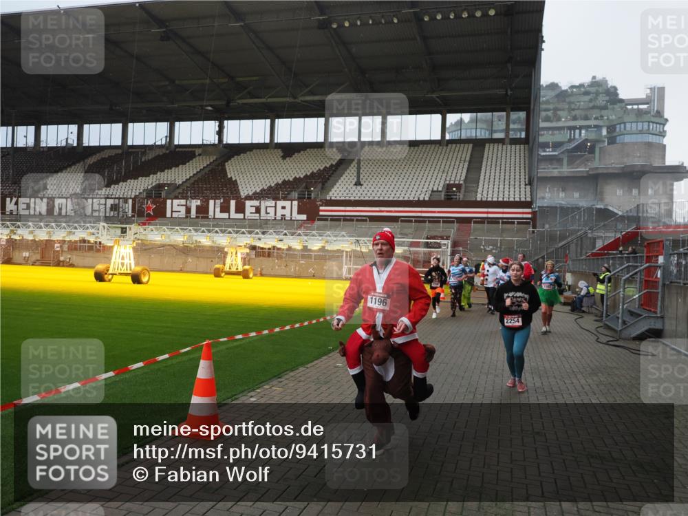 07.12.2025 - St. Pauli X-Mass-Run No. 15 Fabian Wolf http://msf.ph/oto/9415731 07.12.2025 11:05:46 Ziel 199, 831, 924, 925, 927, 929, 932, 973, 1046, 1049, 1092, 1196, 1208, 1428, 1432, 1840, 1841, 2006, 2254, 2884, 3272, 3278 meine-sportfotos.de