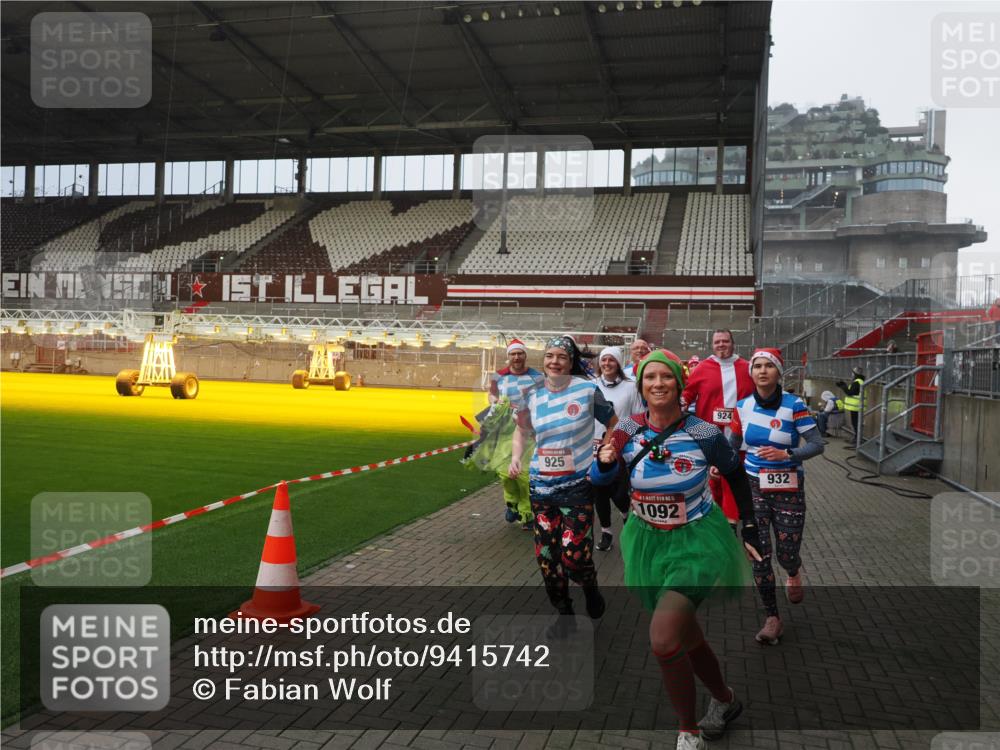 07.12.2025 - St. Pauli X-Mass-Run No. 15 Fabian Wolf http://msf.ph/oto/9415742 07.12.2025 11:05:51 Ziel 199, 298, 300, 659, 831, 924, 925, 927, 929, 932, 973, 1046, 1049, 1092, 1196, 1208, 1428, 1432, 1608, 2254, 2884, 3272, 3278 meine-sportfotos.de