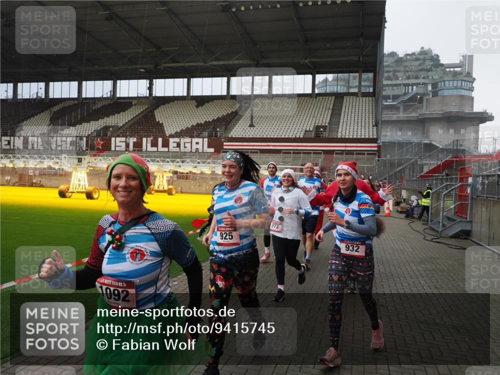 07.12.2025 - St. Pauli X-Mass-Run No. 15 Fabian Wolf http://msf.ph/oto/9415745 07.12.2025 11:05:52 Ziel 199, 298, 300, 659, 831, 924, 925, 927, 929, 932, 973, 1046, 1049, 1092, 1196, 1208, 1428, 1432, 1608, 2254, 2884, 3272, 3278 meine-sportfotos.de