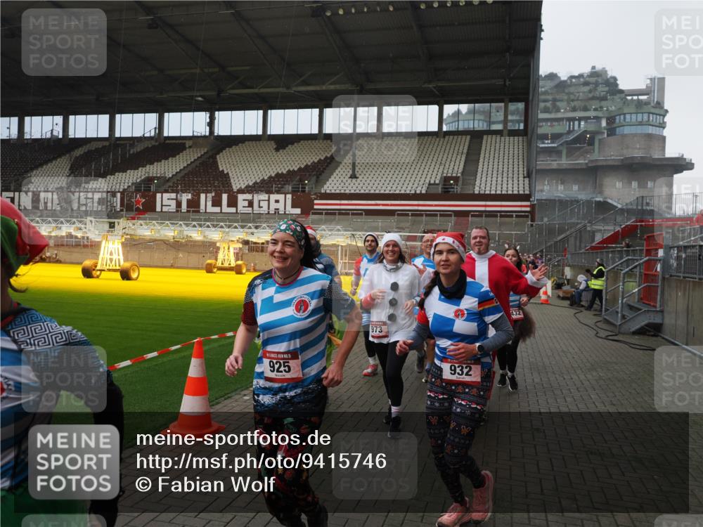 07.12.2025 - St. Pauli X-Mass-Run No. 15 Fabian Wolf http://msf.ph/oto/9415746 07.12.2025 11:05:52 Ziel 199, 298, 300, 659, 831, 924, 925, 927, 929, 932, 973, 1046, 1049, 1092, 1196, 1208, 1428, 1432, 1608, 2254, 2884, 3272, 3278 meine-sportfotos.de