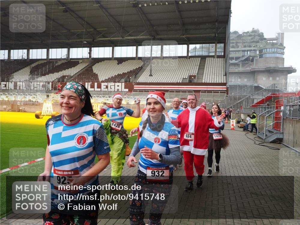 07.12.2025 - St. Pauli X-Mass-Run No. 15 Fabian Wolf http://msf.ph/oto/9415748 07.12.2025 11:05:52 Ziel 199, 298, 300, 659, 831, 924, 925, 927, 929, 932, 973, 1046, 1049, 1092, 1196, 1208, 1428, 1432, 1608, 2254, 2884, 3272, 3278 meine-sportfotos.de