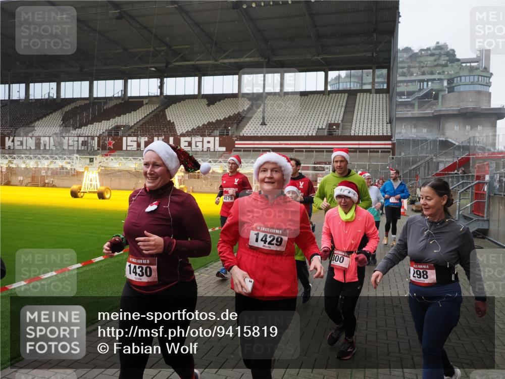 07.12.2025 - St. Pauli X-Mass-Run No. 15 Fabian Wolf http://msf.ph/oto/9415819 07.12.2025 11:06:10 Ziel 92, 204, 298, 300, 402, 403, 414, 556, 659, 693, 854, 858, 878, 920, 944, 1024, 1025, 1223, 1229, 1287, 1429, 1430, 1648, 2243, 2245, 4579, 4581, 4583, 4585, 4587 meine-sportfotos.de