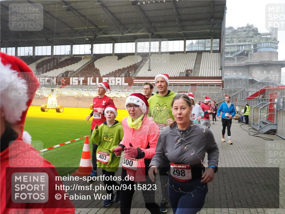 07.12.2025 - St. Pauli X-Mass-Run No. 15 Fabian Wolf http://msf.ph/oto/9415823 07.12.2025 11:06:11 Ziel 92, 204, 300, 402, 403, 414, 556, 659, 693, 854, 858, 878, 920, 944, 1024, 1025, 1223, 1229, 1287, 1403, 1429, 1430, 1648, 2243, 2245, 4579, 4581, 4583, 4585, 4587 meine-sportfotos.de