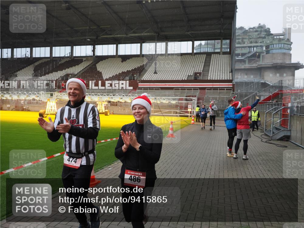 07.12.2025 - St. Pauli X-Mass-Run No. 15 Fabian Wolf http://msf.ph/oto/9415865 07.12.2025 11:06:22 Ziel 204, 414, 474, 486, 556, 1287, 1403, 1440, 1442, 4579, 4581 meine-sportfotos.de