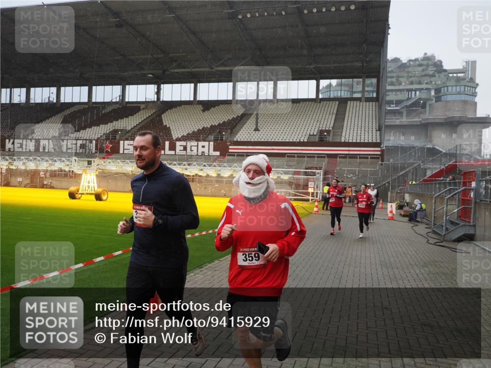07.12.2025 - St. Pauli X-Mass-Run No. 15 Fabian Wolf http://msf.ph/oto/9415929 07.12.2025 11:06:42 Ziel 359, 382, 565, 1285, 1286, 1556, 1564, 1708, 4582, 4588 meine-sportfotos.de